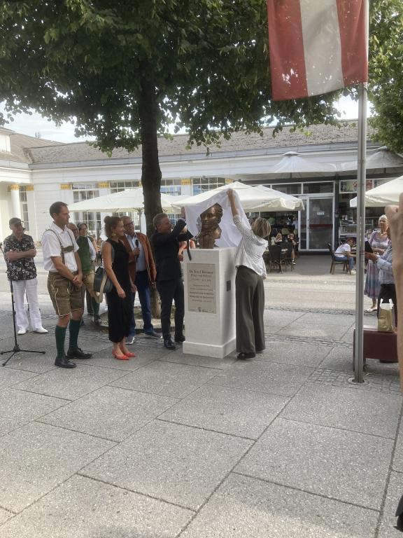Büste für Dr. Josef Brenner Ritter von Felsach